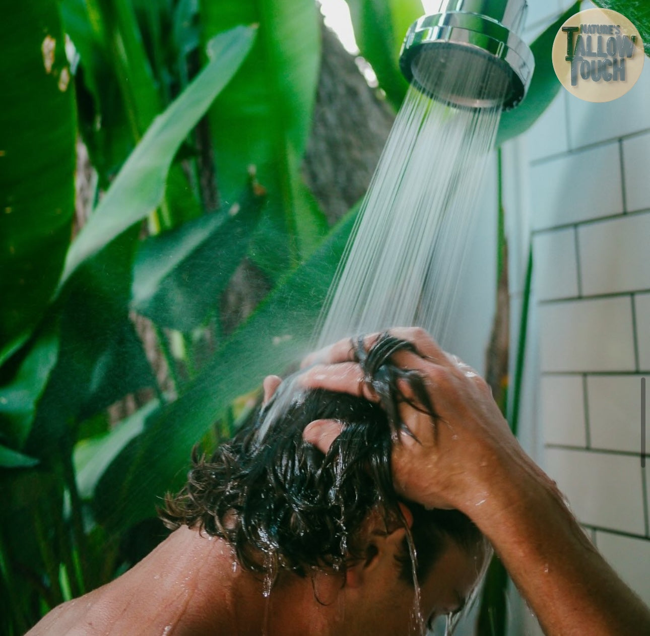 Nature's Essence Hair Repair Mask: Eine vollkommen natürliche Behandlung zur tiefenwirksamen
•Pflegen •Reparieren •Beleben geschädigtes Haar
• Tiefe Feuchtigkeitsversorgung • Beruhigt und entspannt die Kopfhaut
• Weichheit und Glanz• Frizz-Kontrolle